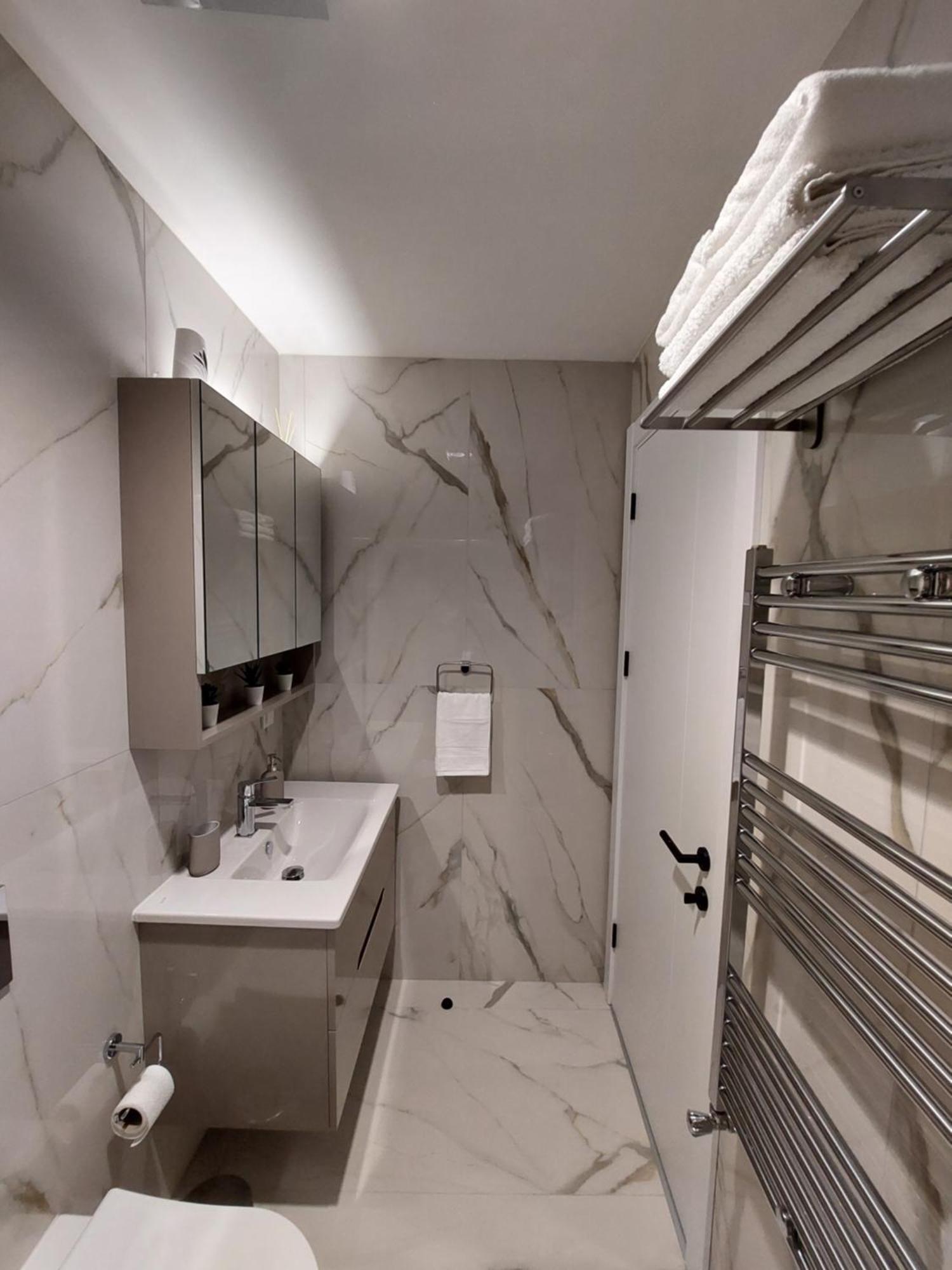 Divine 69 Luxury Apartment, Skopje City - Center, Diamond Residences, Free Parking Exterior foto